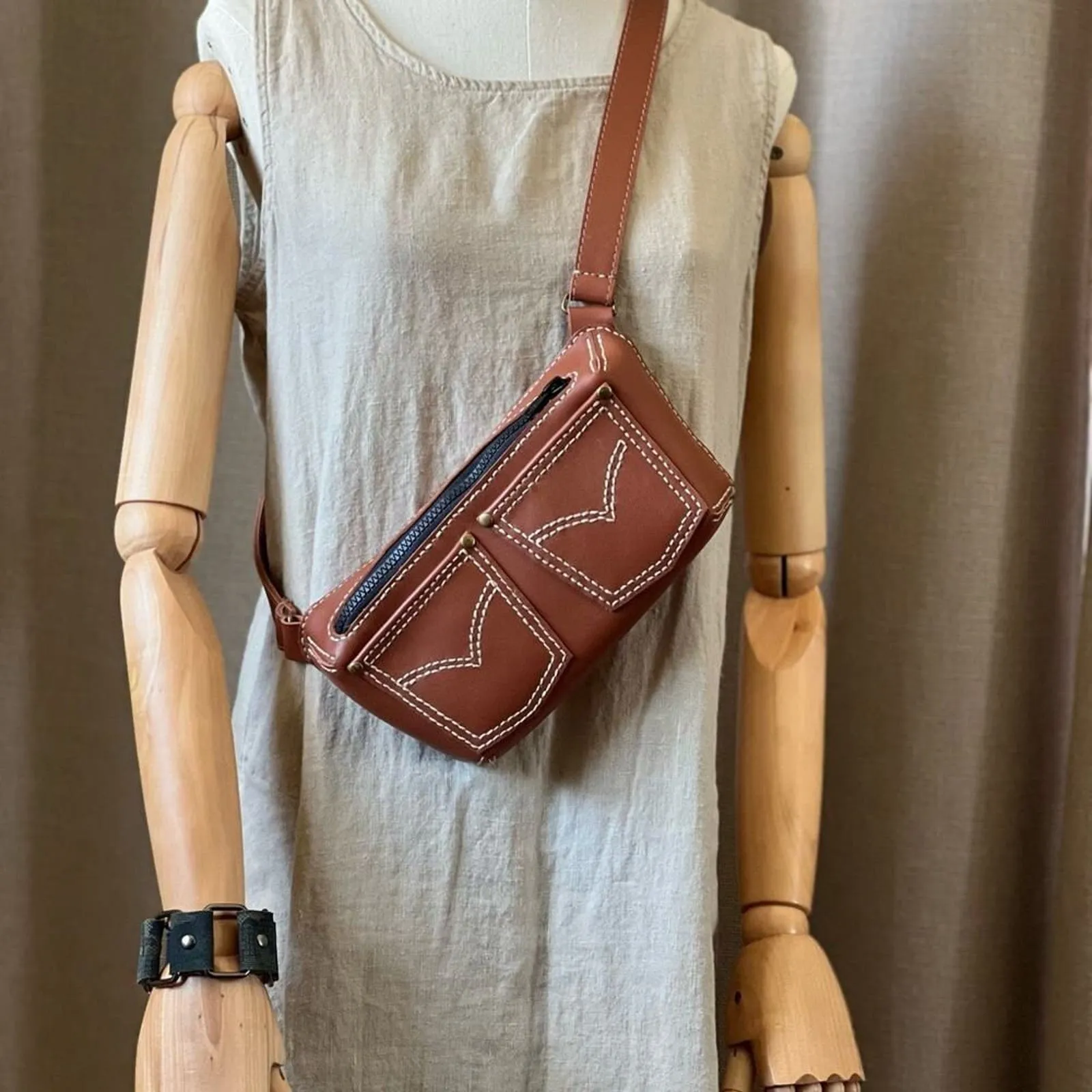 Back Pocket Chic: Handmade Leather Fanny Pack