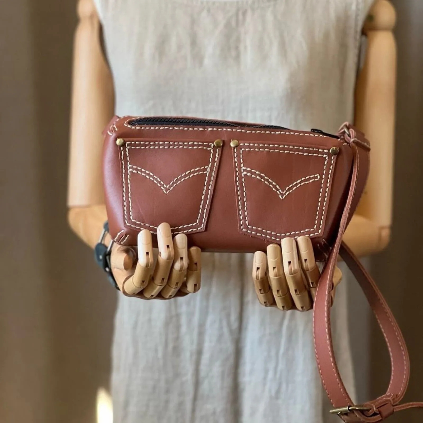 Back Pocket Chic: Handmade Leather Fanny Pack
