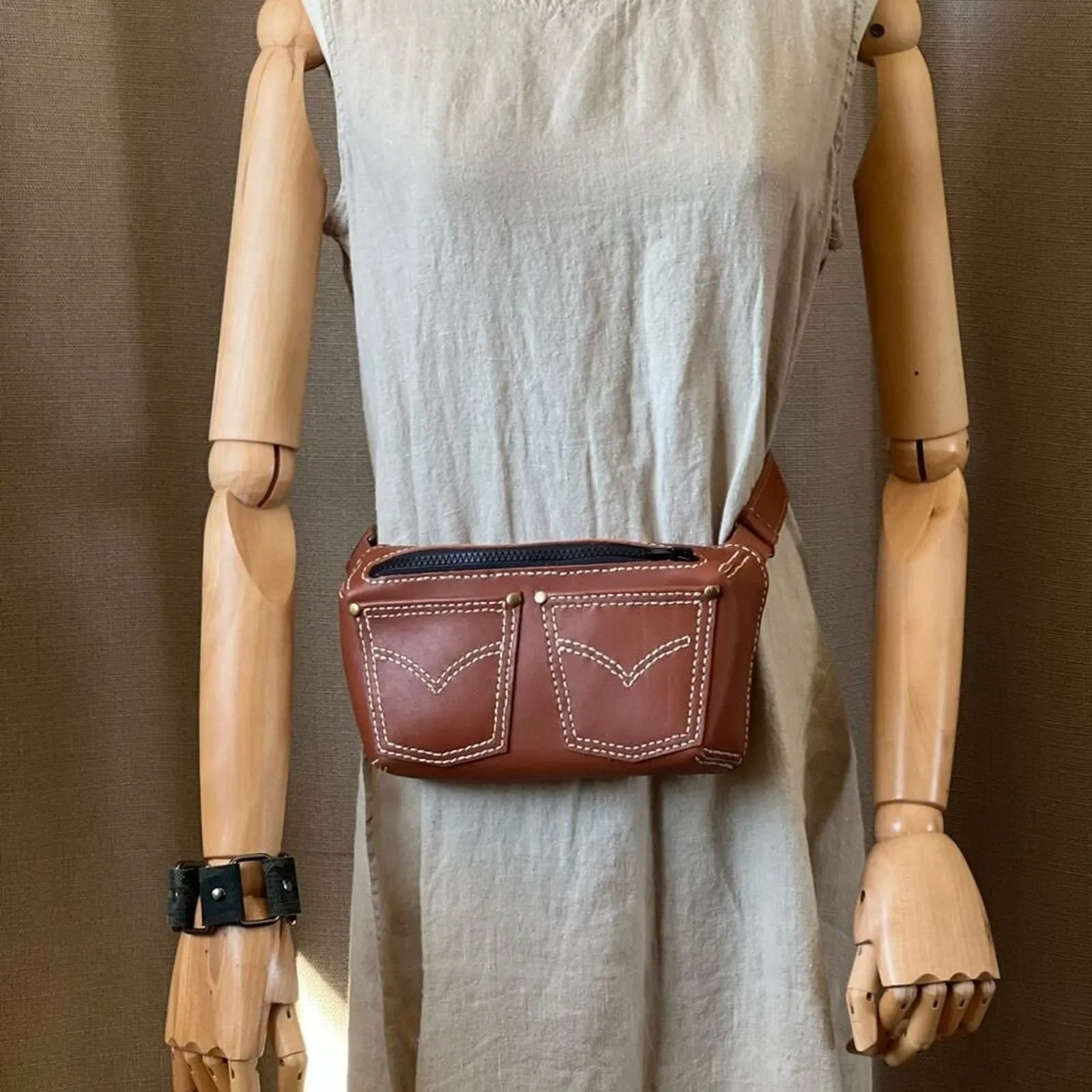 Back Pocket Chic: Handmade Leather Fanny Pack