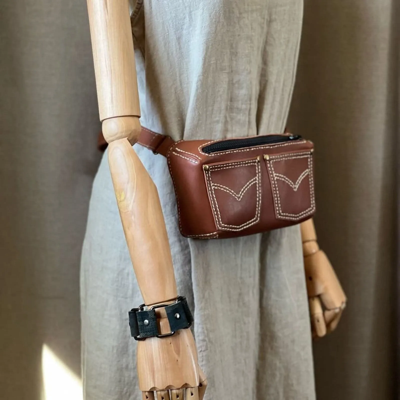 Back Pocket Chic: Handmade Leather Fanny Pack