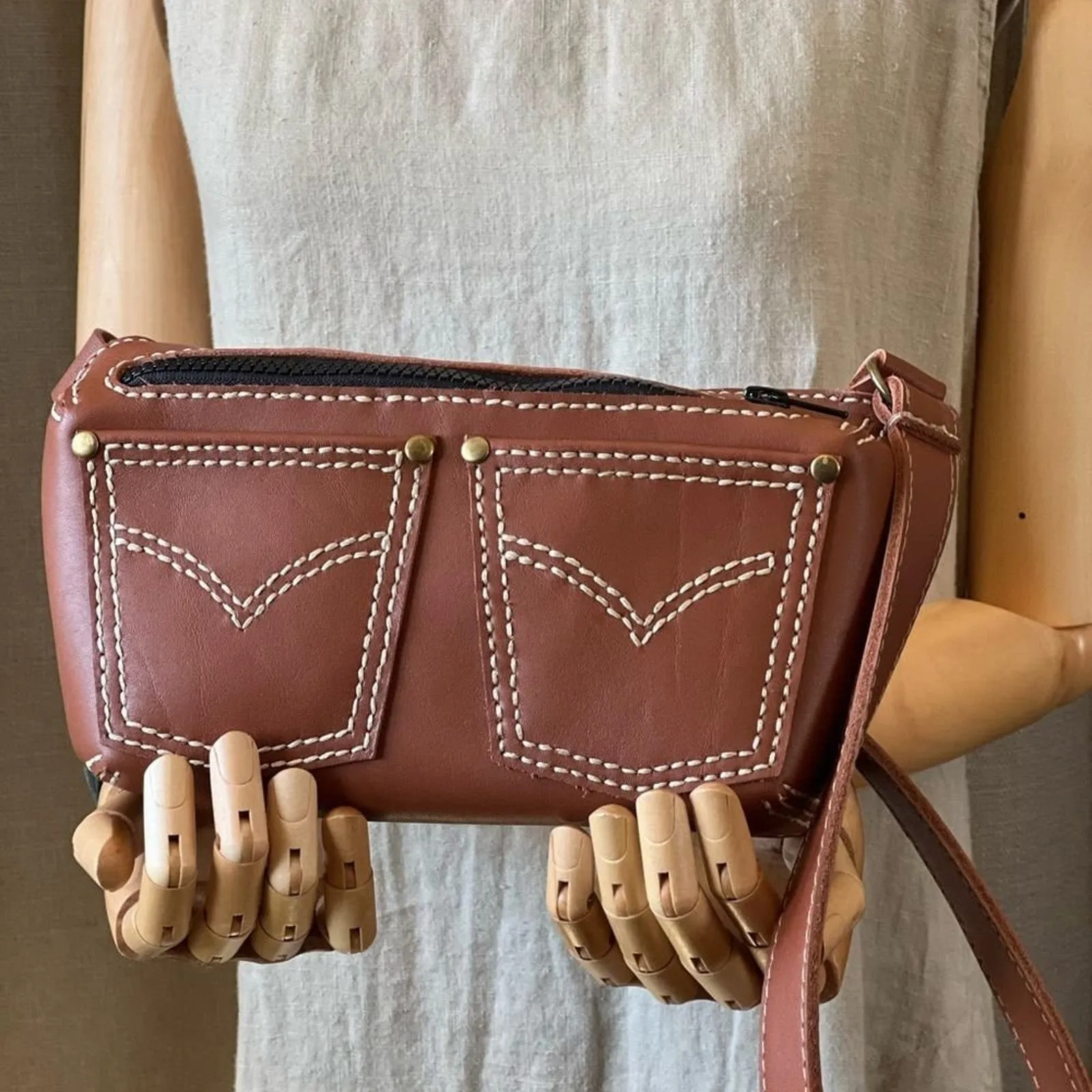 Back Pocket Chic: Handmade Leather Fanny Pack