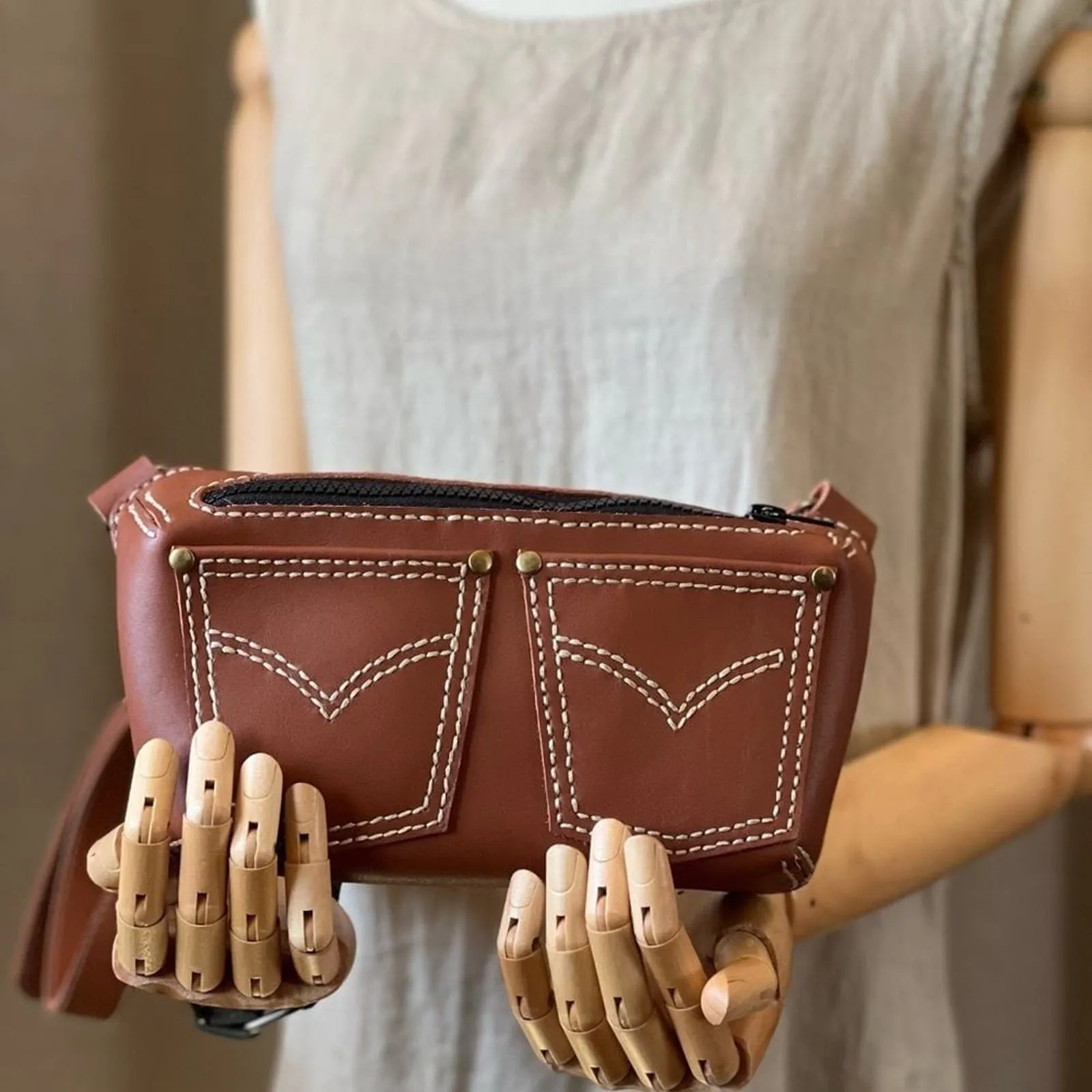 Back Pocket Chic: Handmade Leather Fanny Pack
