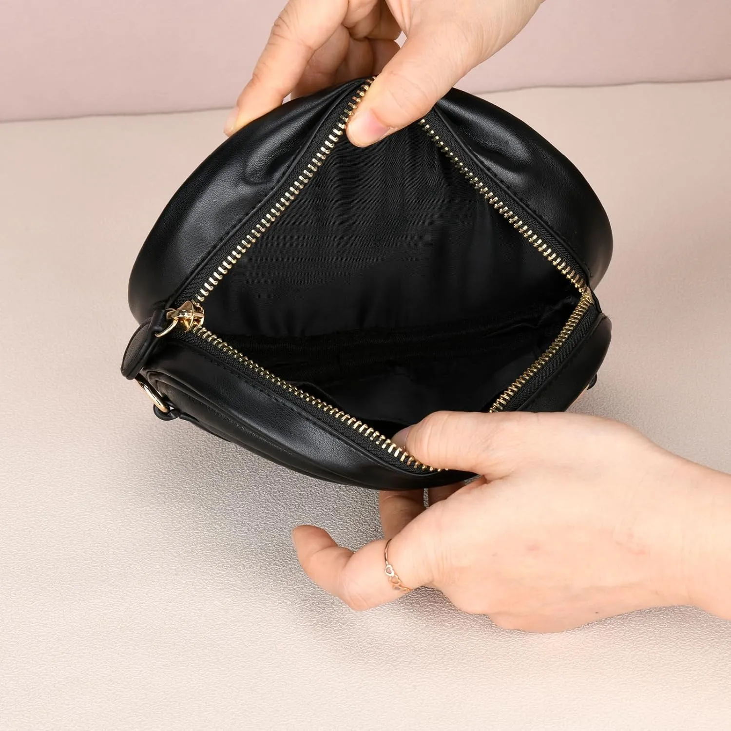 Black Her mas bag for women,Fashion Small crossbody bag, Popular exquisite leather belt bag for women.