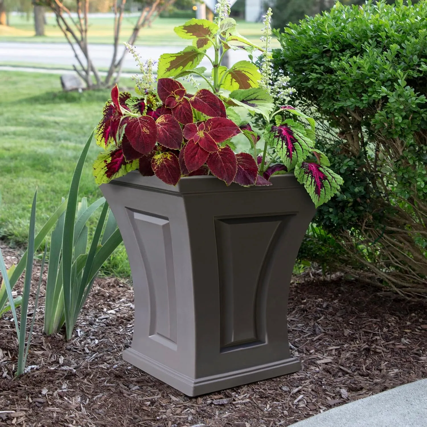 Mayne Cambridge 18in Tall Planter - Graphite Grey - 15.4in x 15.4in x 18in - with Built-in Water Reservoir (4870-GRG)
