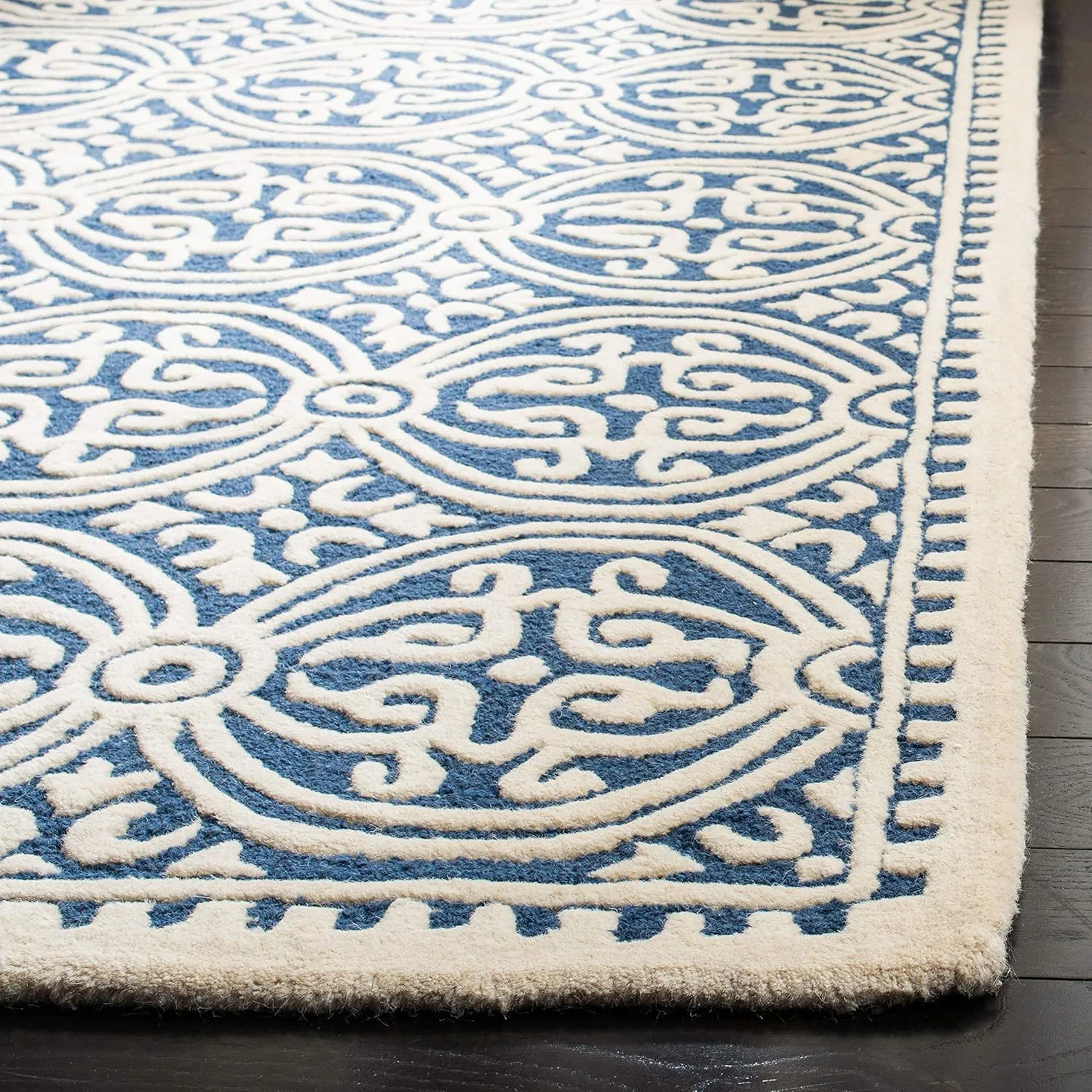 SAFAVIEH Cambridge Collection 31.2" x 48" CAM123G Handmade Moroccan Premium Wool Accent Rug