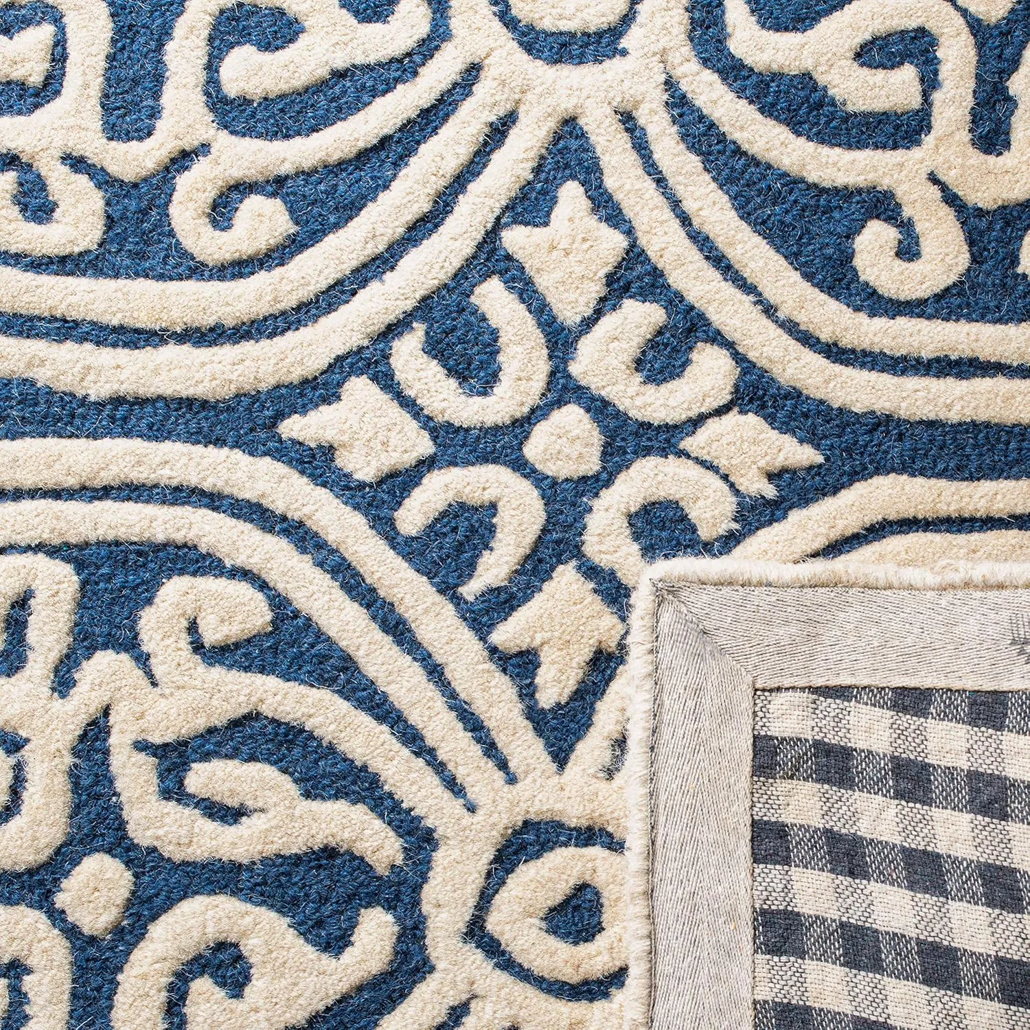 SAFAVIEH Cambridge Collection 31.2" x 48" CAM123G Handmade Moroccan Premium Wool Accent Rug