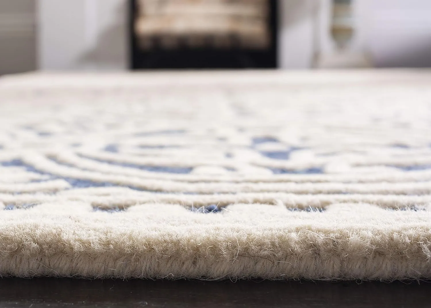 SAFAVIEH Cambridge Collection 31.2" x 48" CAM123G Handmade Moroccan Premium Wool Accent Rug
