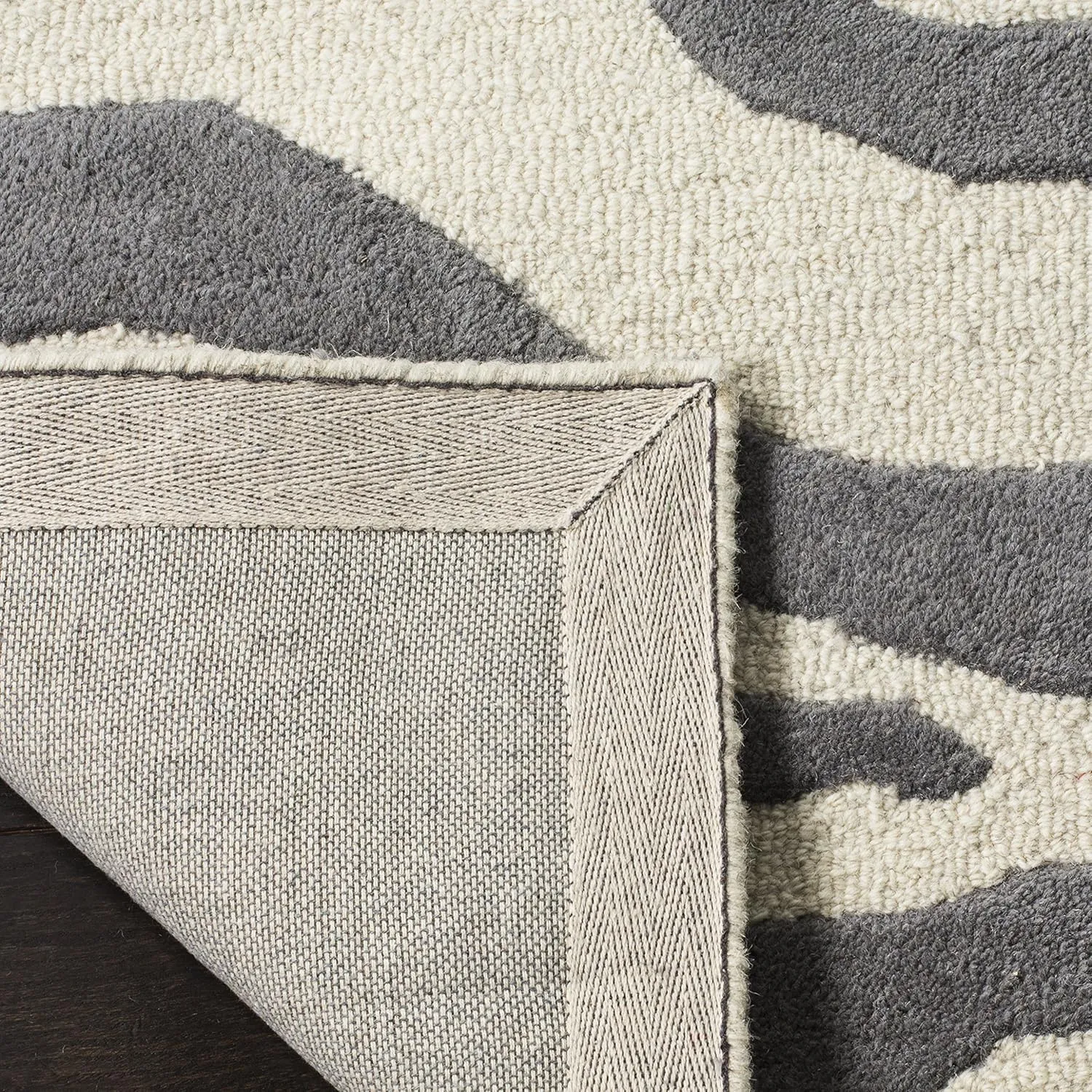 SAFAVIEH Cambridge Collection Area Rug - 5' x 8', Ivory & Dark Grey, Handmade Animal Print Wool, Ideal for High Traffic Areas in Living Room, Bedroom (CAM709A)