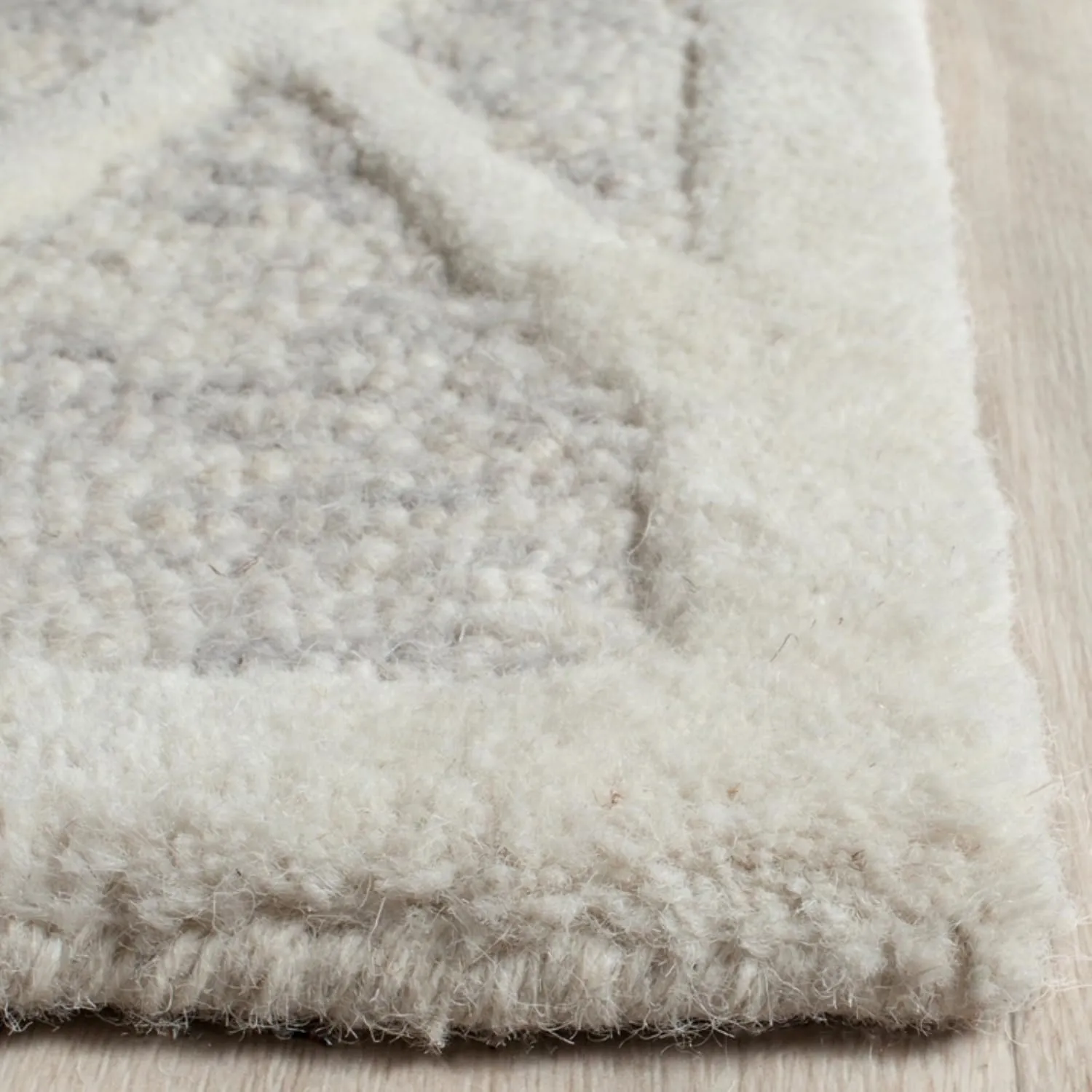 SAFAVIEH Cambridge Collection Area Rug - 8' x 10', Grey & Ivory, Handmade Moroccan Distressed Wool, Ideal for High Traffic Areas in Living Room, Bedroom (CAM729G)