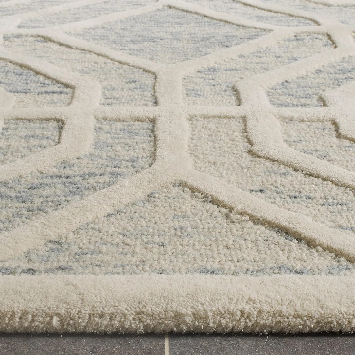 SAFAVIEH Cambridge Collection Area Rug - 8' x 10', Light Blue & Ivory, Handmade Moroccan Distressed Wool, Ideal for High Traffic Areas in Living Room, Bedroom (CAM726B)
