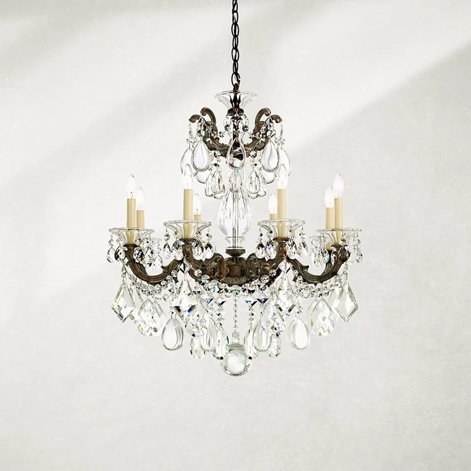 Signature 5073-23R, La Scala 8 Light 25in x 28.5in Chandelier in Etruscan Gold with Clear Radiance Crystals