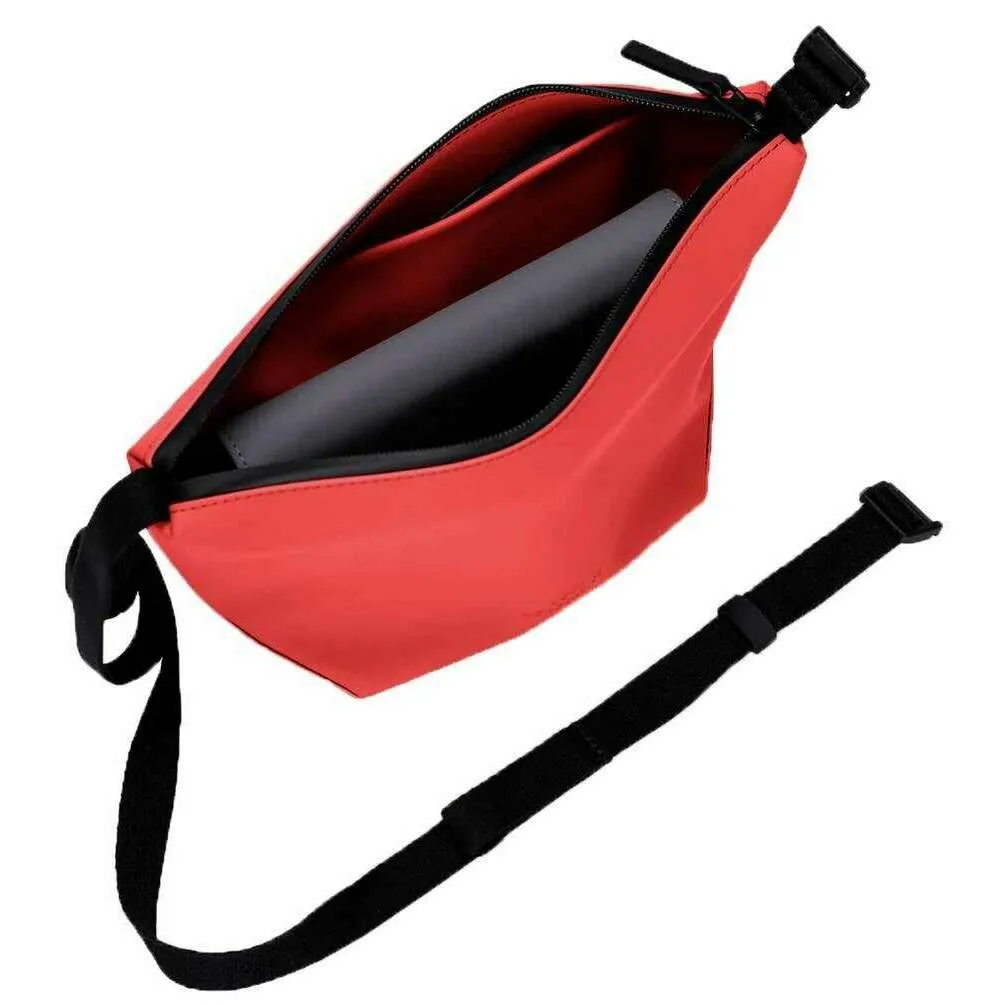 Ucon Acrobatics Lotus Nola Crossbody Bag - Red