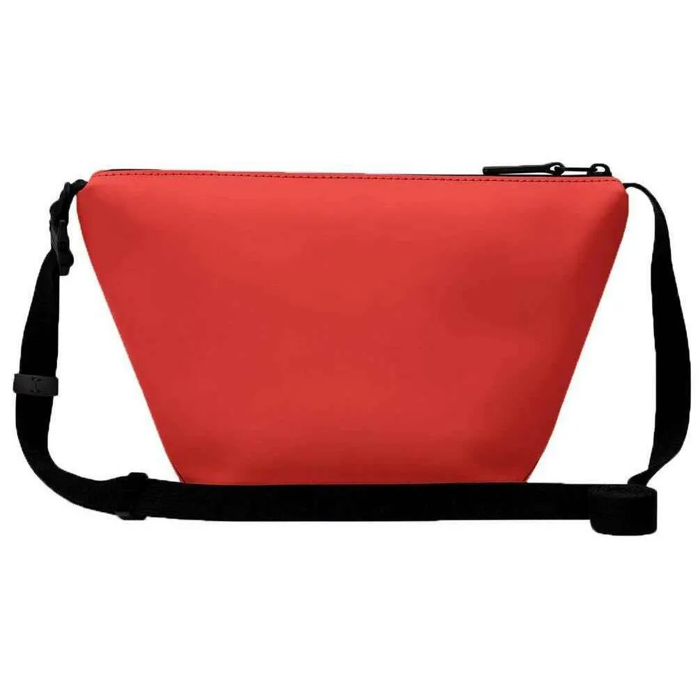 Ucon Acrobatics Lotus Nola Crossbody Bag - Red